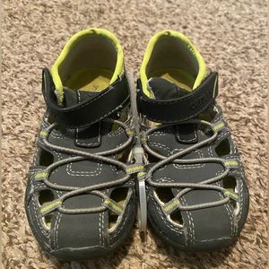 Carters used sandal shoes size toddler 7